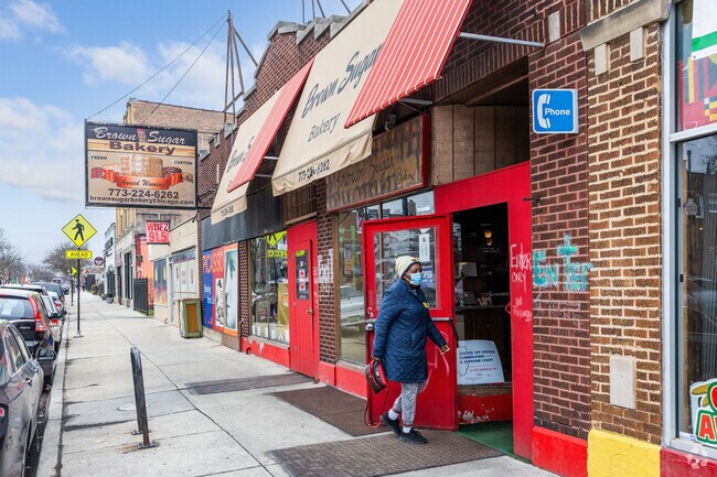 There are many local businesses and restaurants in Chatham.