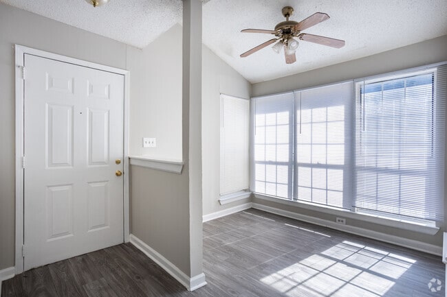 2BR, 2BA - 1,150SF - Living Room