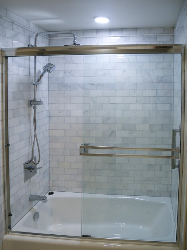 39 Herrick Rd unit 201, Newton, MA 02459 - photo 7