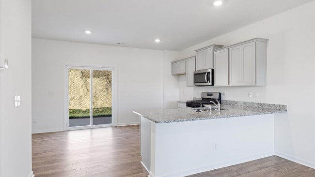 402 Villages at Hinds Creek Ln unit 36207801, Clinton, TN 37716 - photo 6