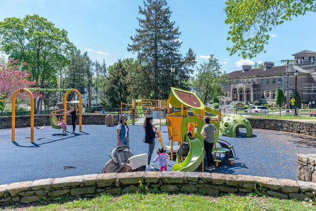 Druss Park, located on the north side of the Highlands neighborhood, has a fun playground on a soft turf.