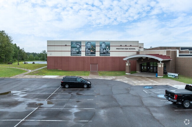 Proctor Senior High School has an average student to teacher ratio of 17 to 1.