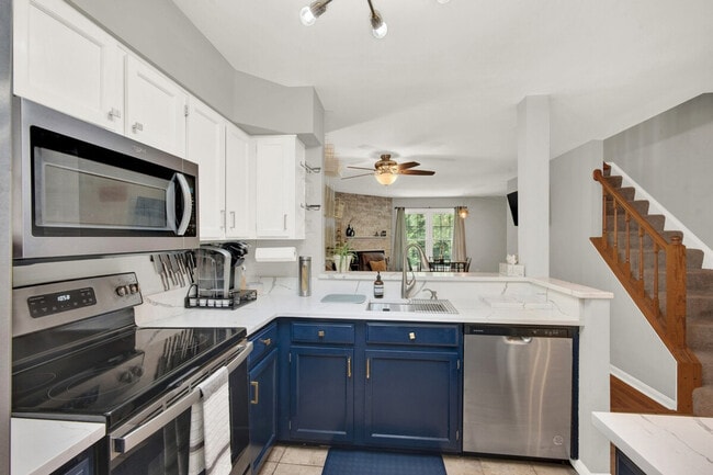 6346 Chimney Wood Ct unit ID1352700P, Alexandria, VA 22306 - photo 3