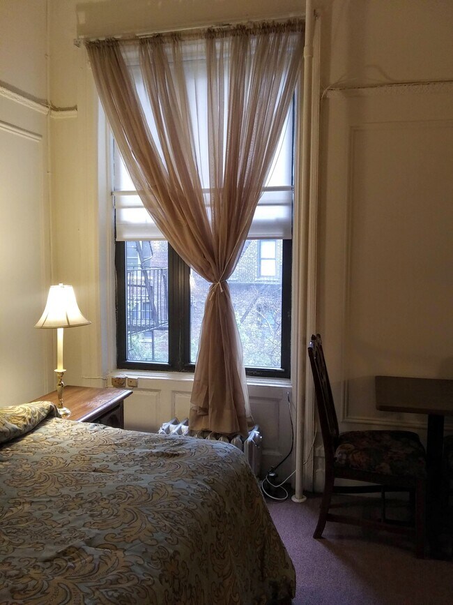 556 W 165th St Unit 1, New York, NY 10032