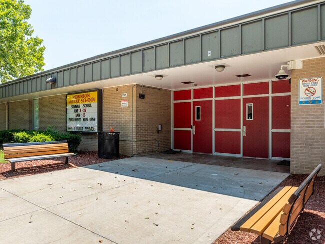 Robinson Middle School prepares students for responsible, productive citizenship.