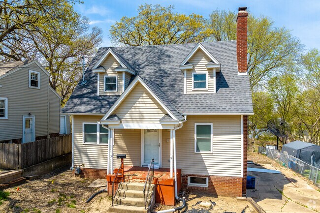 A few unique Cape Cod-style homes are scattered throughout Doudna Heights-Glen Oaks.