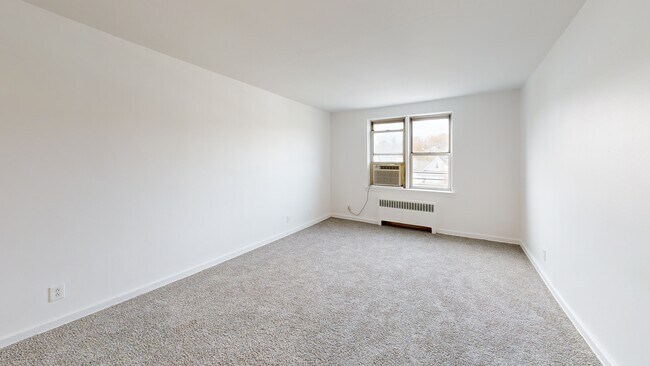 485 Bronx River Rd unit B60, Yonkers, NY 10704 - photo 2