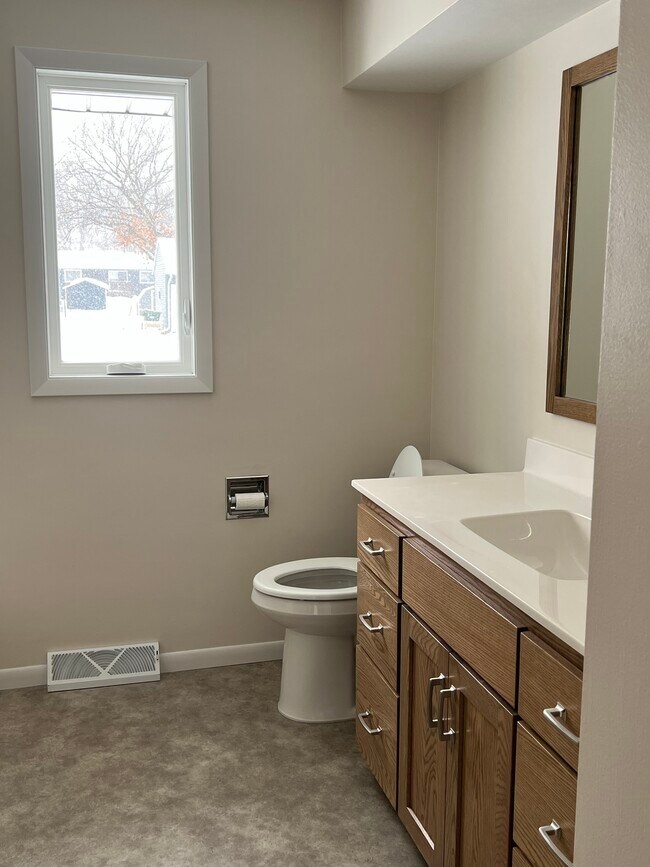 835 Maple St NE, Hutchinson, MN 55350 - photo 7