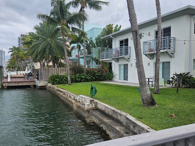 6905 Bay Dr unit 16, Miami Beach, FL 33141 - photo 2