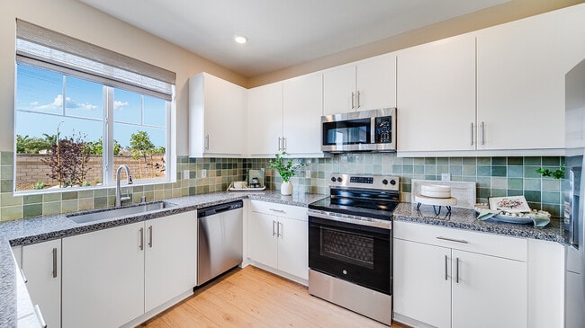 27276 Ukulele Cir, Menifee, CA 92585 - photo 2