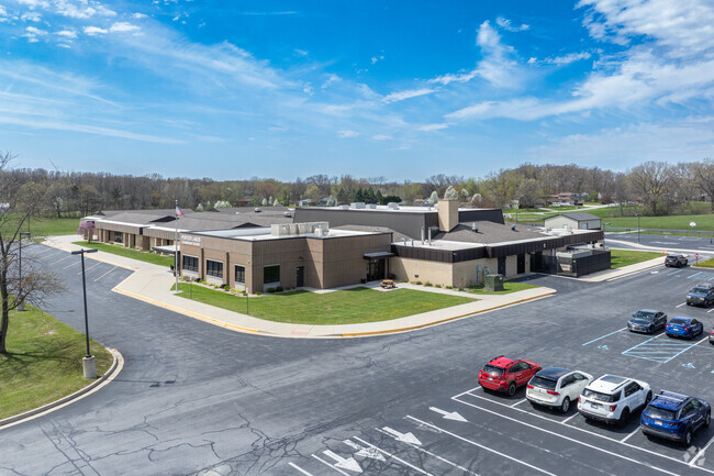 Porter Lakes Public Pre-K & Elementary School parking and entrance.