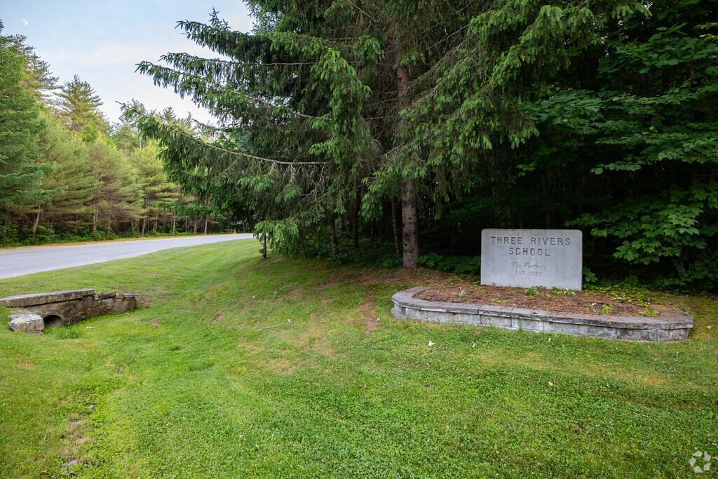 Three Rivers School in Pembroke is a public school serving grades 5-8.