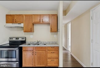 5832 Riverside Dr, Woodbridge, VA 22193