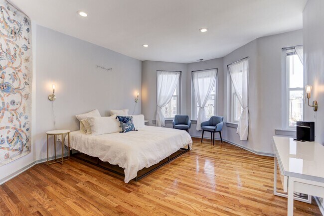 Huge Bedroom 1 with Bay Window