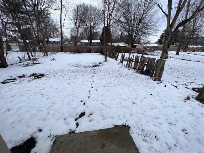 920 Vincent Ct, Lansing, MI 48910 - photo 7