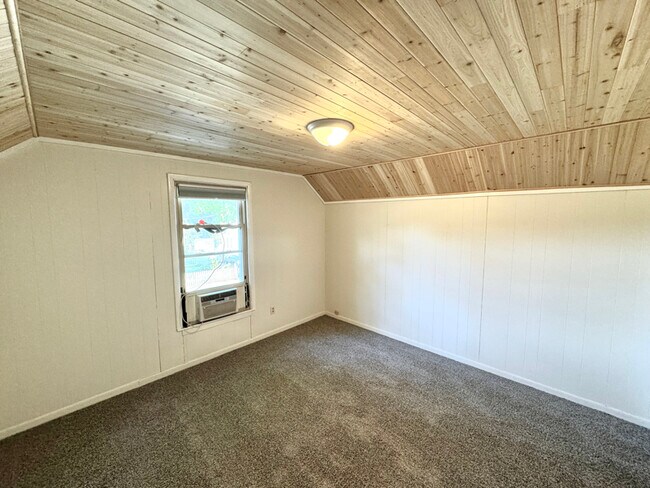 1100 Michigan Ave unit Upper, Saint Joseph, MI 49085 - photo 5