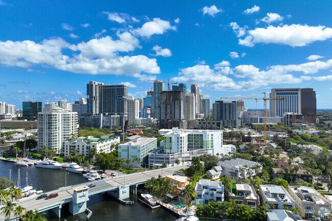 There are plenty of options to live in the downtown area of Sailboat Bend.