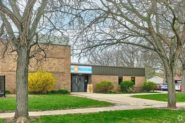 The entrance of Ypsilanti International Elementary School.