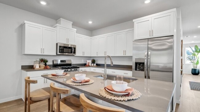 1483 Logan Pkwy, Albany, OR 97322 - photo 2