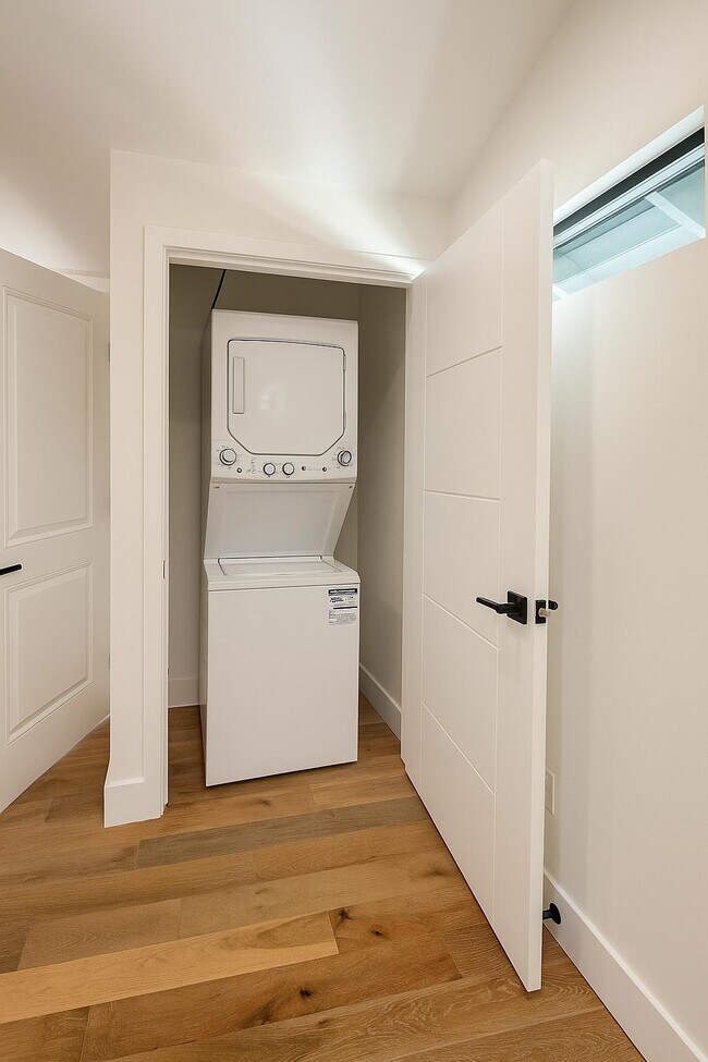 5644 Oso Ave, Los Angeles, CA 91367 - photo 2