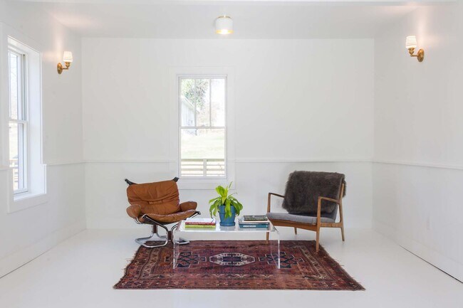 318 Oak St unit B (Downstairs), Charlottesville, VA 22903 - photo 7