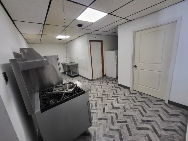 373 Munson Ave, Mc Kees Rocks, PA 15136 - photo 7