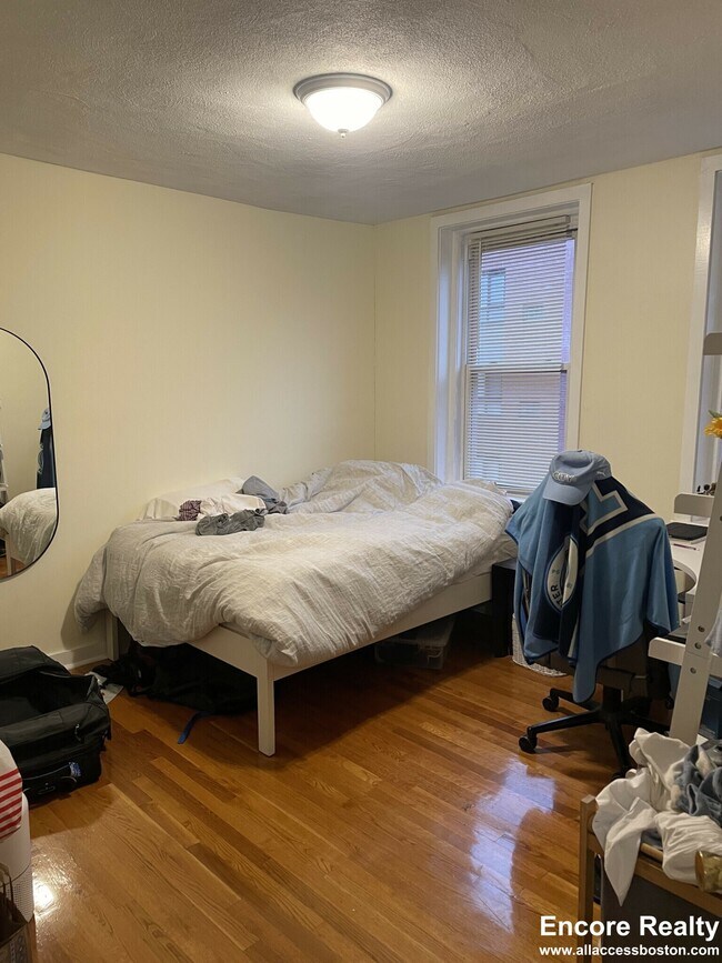 145 Endicott St unit 16, Boston, MA 02113 - photo 4