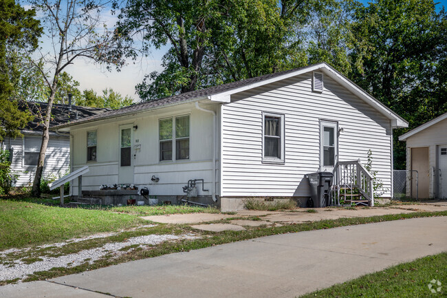 Most homes in West Ash do not have attached garages.