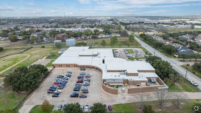 Discover Owens Elementary School's essence through varying visual angles.