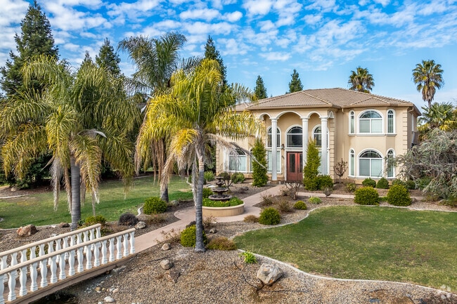 Luxury homes like this estate home are common in Vineyard.