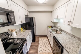 1825 Jefferson Dr W, Carmel, IN 46032