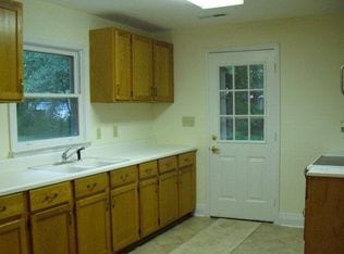 13400 Oakwood Dr, Laurinburg, NC 28352 - photo 4