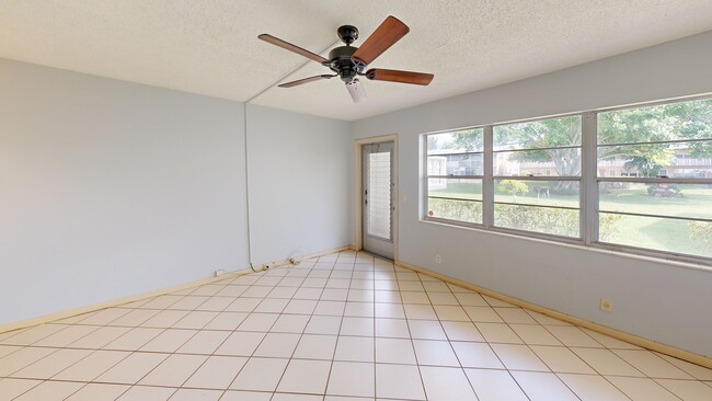 215 Canterbury J unit 2150, West Palm Beach, FL 33417 - photo 2