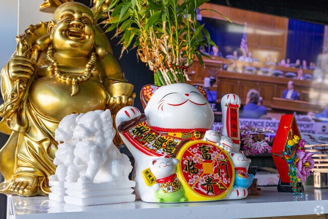 Tasty Pot in The Farm-Arapahoe offers Taiwanese fare and boba milk teas.