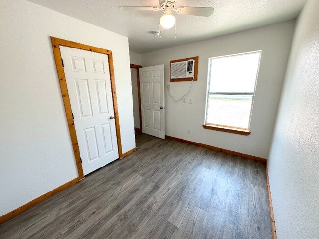 403 Free Timber Ln unit 108, Stockdale, TX 78160 - photo 5