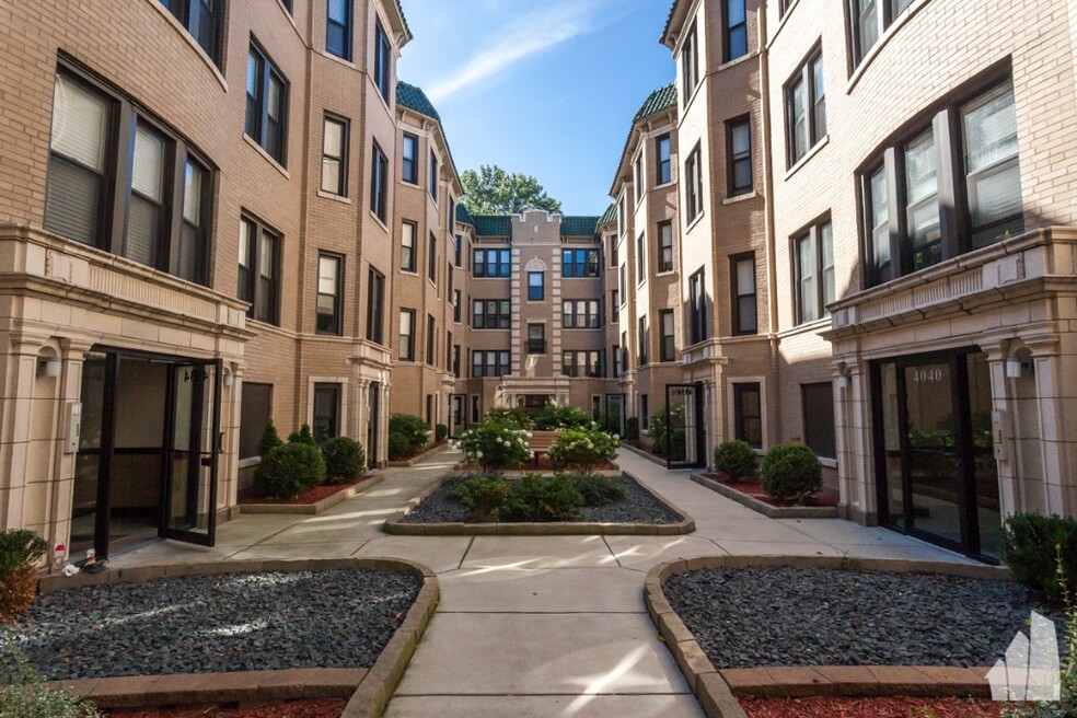 4034 N Ashland Ave unit 4034.5-W2, Chicago, IL 60613 - photo 1