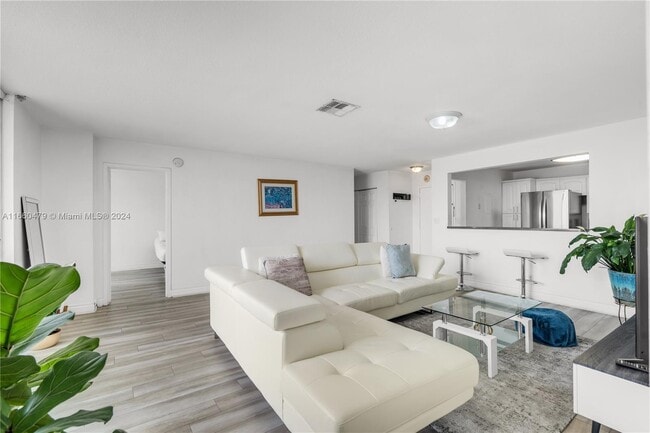 Sailboat Cay unit PENTHOUSE UPGRADED, North Miami, FL 33181 - photo 4