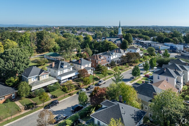 The tree lined gridded streets of West End are in close proximity to an abundance of amenities.