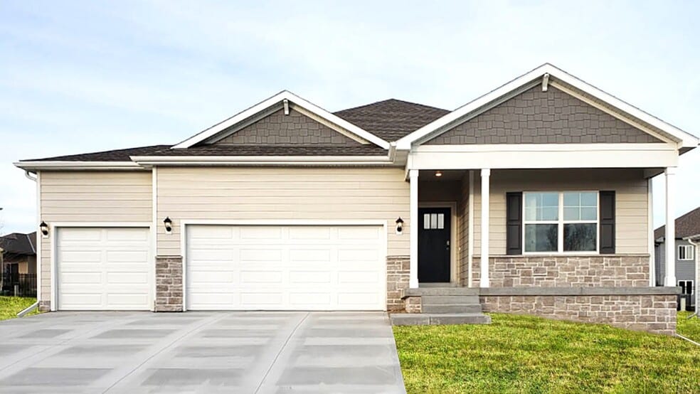 6211 Harvest Dr, Omaha, NE 68157 - photo 1