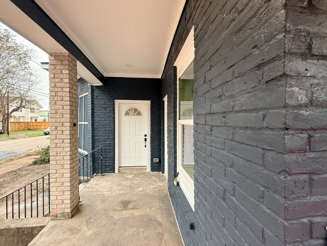 1519 Mckee St unit 2, Houston, TX 77009 - photo 2