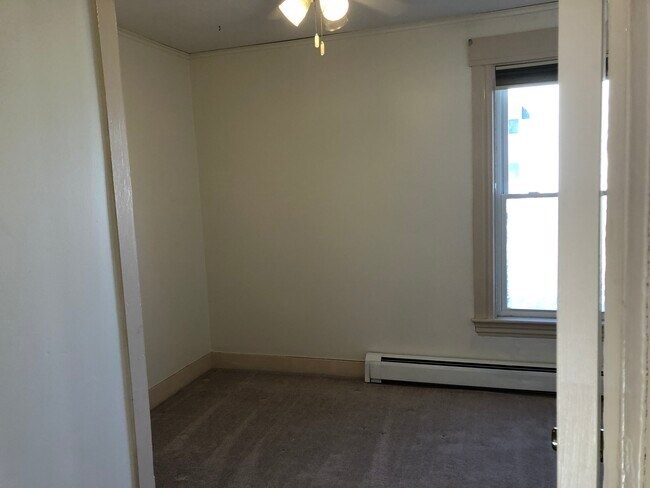 250 Bartlett St unit 1, Manchester, NH 03102 - photo 5