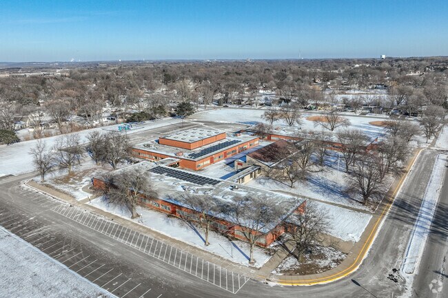 Burnsville Alternative High School has a student-teacher ratio of 18 to 1.