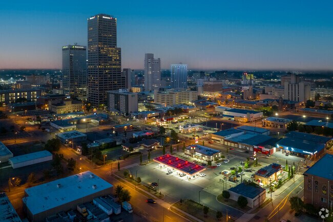 The Reservoir area neighborhood is only 10 minutes away from Downtown Little Rock.