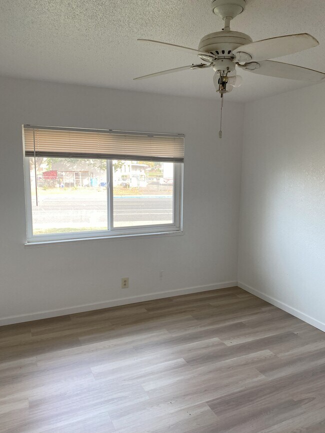 3332 Explorer Dr, Sacramento, CA 95827 - photo 7