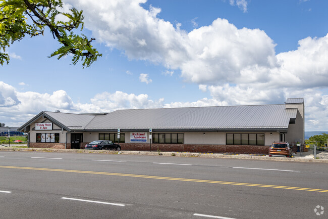 Richland Academy is located near the mall.