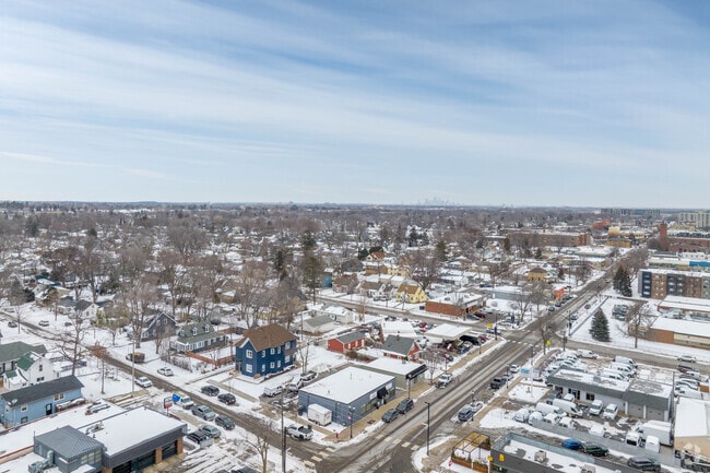 Avenues West borders Mainstreet Hopkins.