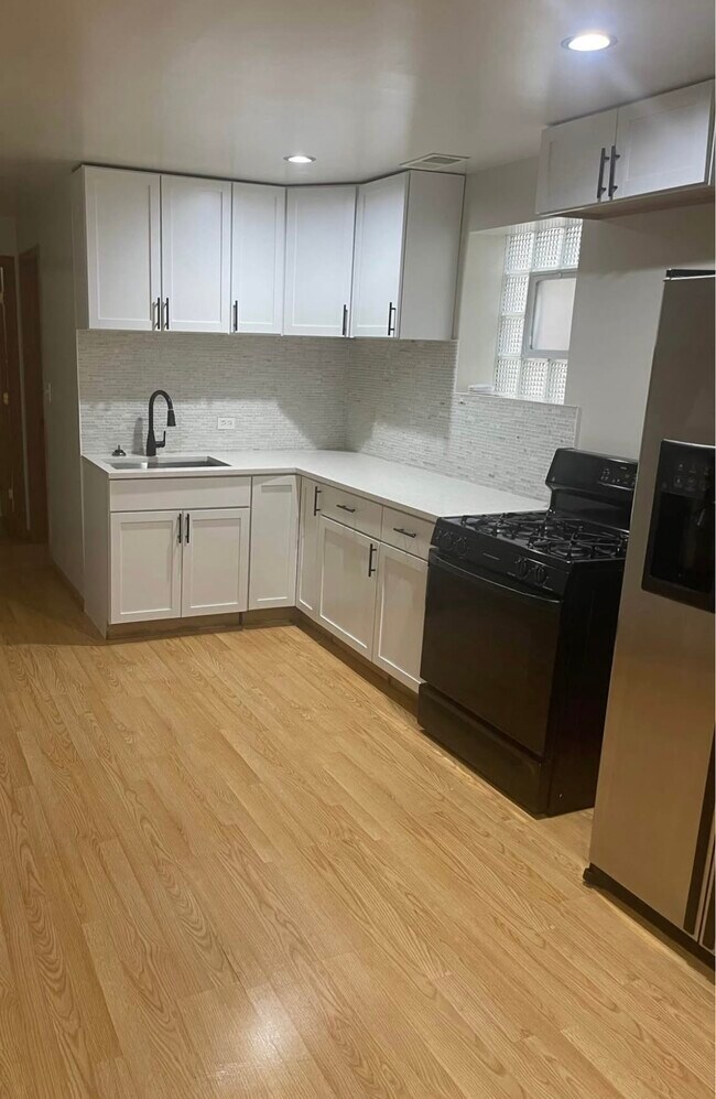 4804 S Luna Ave, Chicago, IL 60638