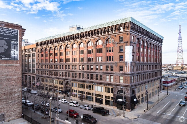 Residents of downtown Saint Louis have a short commute to their loft apartments after work.