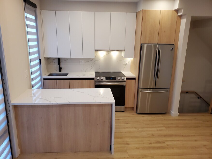 157 W 9th St unit 1, Boston, MA 02127 - photo 1