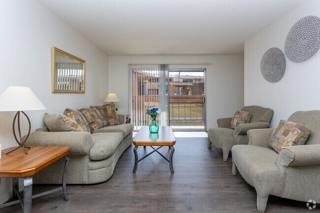 1BR, 1BA - 662SF - Living Room